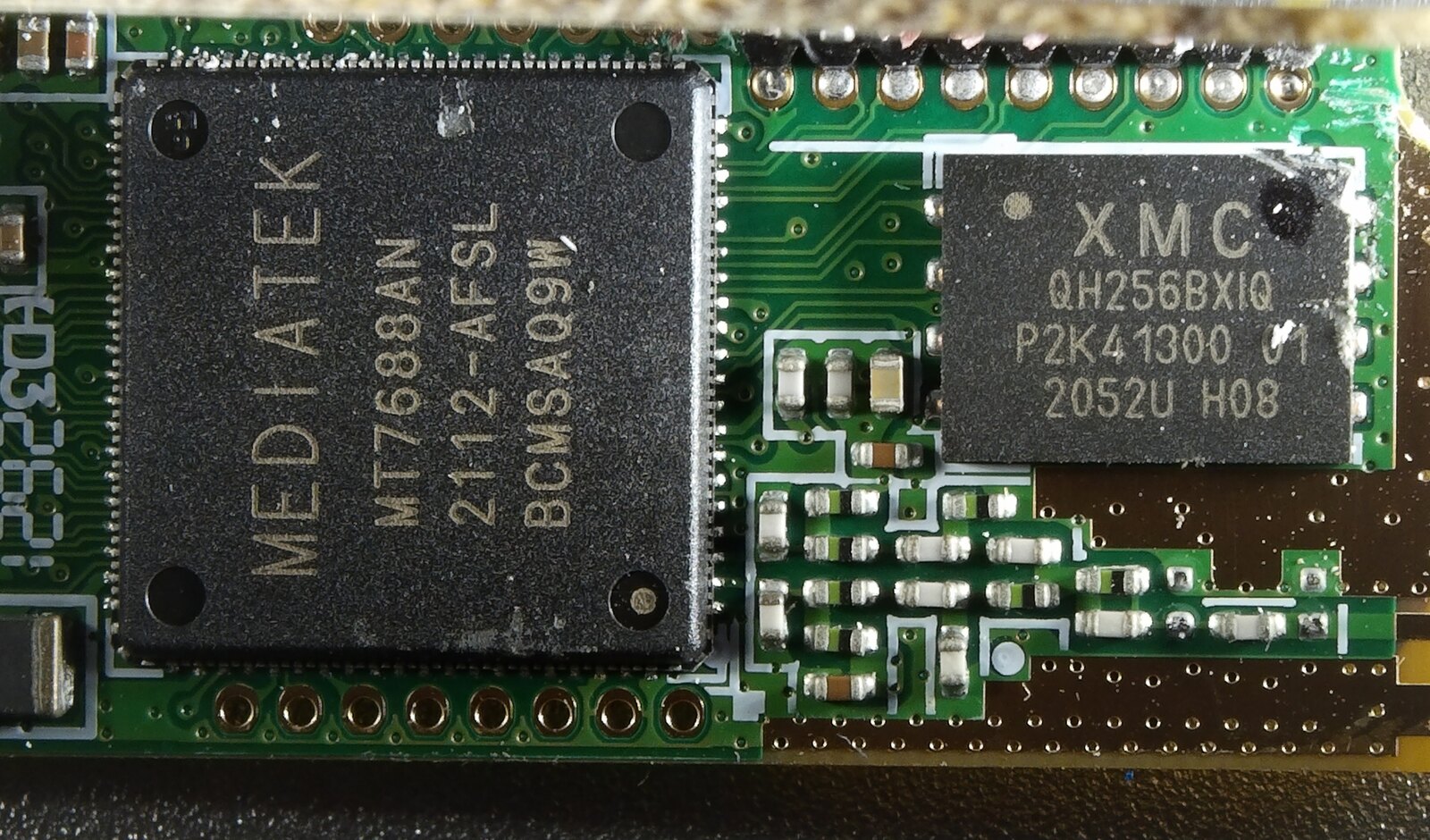 The Nanoleaf controller main board, showing a MediaTek MT7688AN SoC next to an XMC QH256BXIQ SPI flash chip